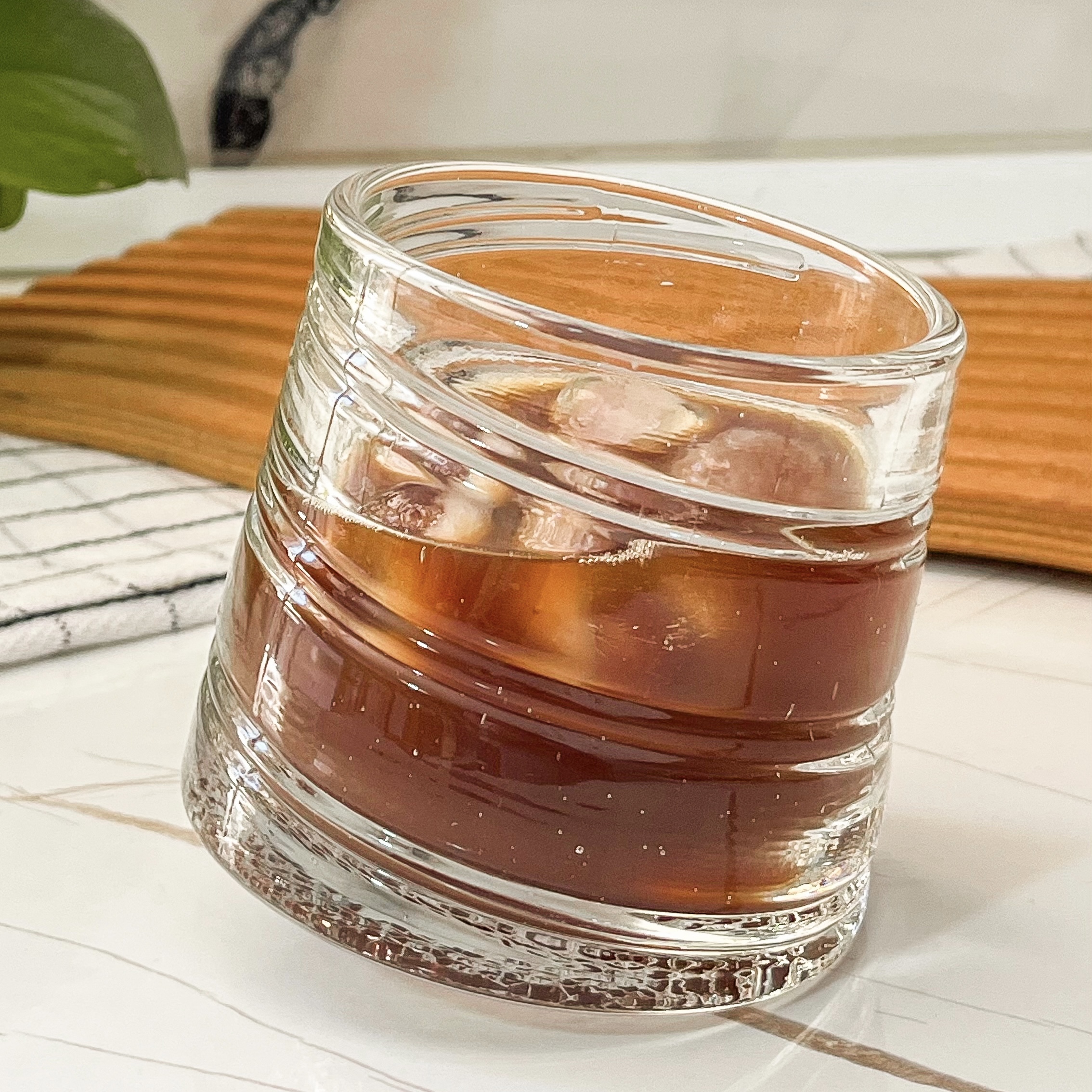 لیوان چرخشی پربون